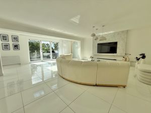 Photo 3- click for photo gallery